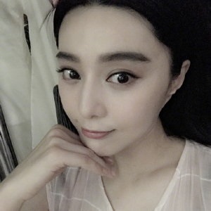 范冰冰自称摄影作品 不过照片怎么糊糊的？