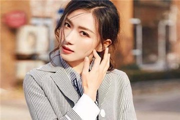 万茜出车祸右手粉碎性骨折?本人回应：无大碍，不要担心！