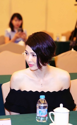 童蕾《宜昌保卫战》开播发布会 饰演特工打破柔美高冷十足