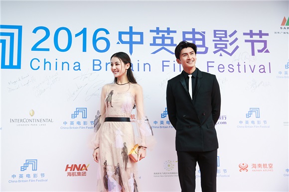 迪丽热巴张云龙亮相中英电影节 新生代斩获奖项