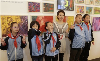 颜丹晨与北京健翔学校的少年们
