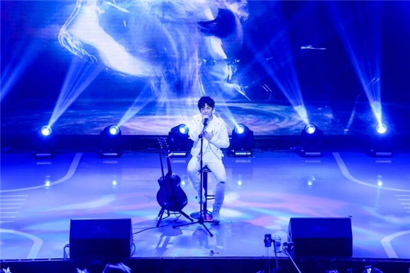 武艺演唱会恶搞《PPAP》 场面火爆多数歌迷没抢到票
