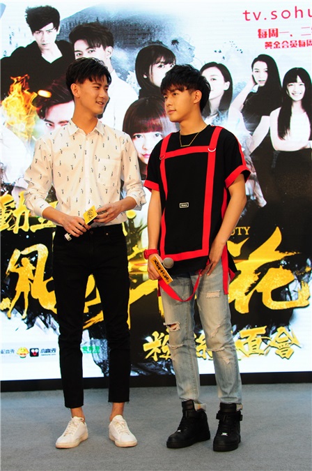 《贴身校花》粉丝见面会 SNH48萌妹子携朱元冰、赵顺然大玩自拍