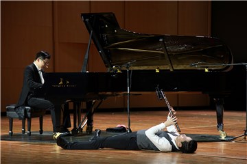 多样演出形式之躺着也能吹