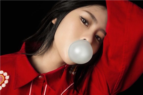 张碧晨《自饰者》:透视「进击女帝」的音乐底色