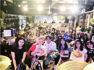 陈骁生日会现场大合影