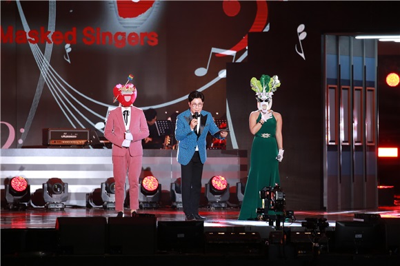 2016 DMC FESTIVAL《假面歌王》举行舞台 李在恩、Dana、金九拉、KCM等出席