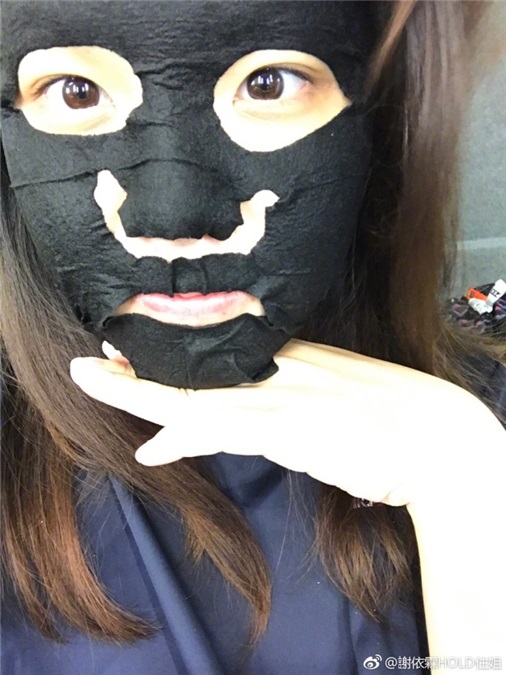 Hold住姐敷面膜 自豪说很美依旧要敷
