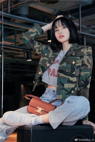 美女历史老师撞脸Lisa走红  　网友搞笑留言：原来LISA真的当老师了！