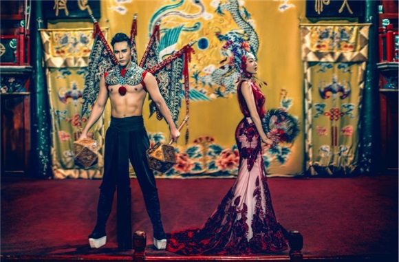 锺丽缇与准老公张伦硕受朋友邀约拍摄京剧版的婚纱照,绝美婚纱照曝光!