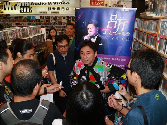 吕方抱怨新专辑遭阉割 自曝曾经历开唱前失声