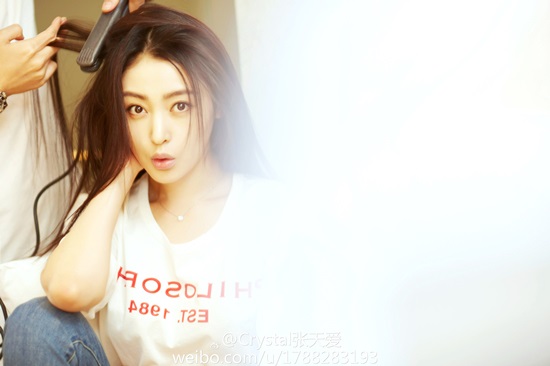 张天爱晒美图 感叹时间一去不回头