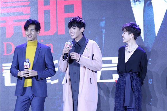 《法医秦明》点击破12亿 张若昀:每天会刷10遍