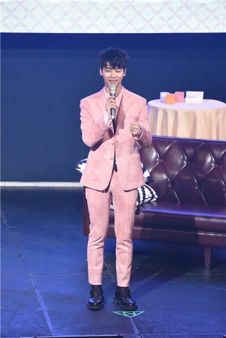 韩团VIXX队长N举办粉丝见面会