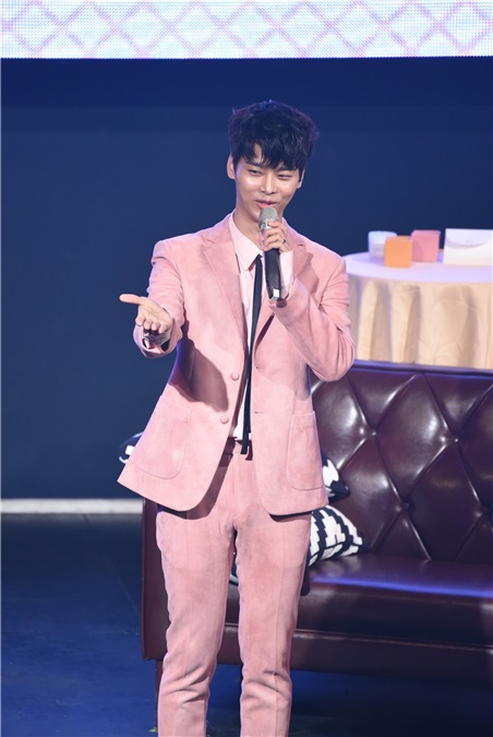 韩团VIXX队长N举办粉丝见面会