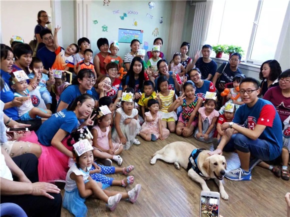 《神犬小七》音乐剧联排在即 七爷开学季送祝福