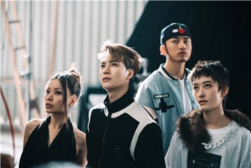 腾讯视频《黑怕女孩》官宣 王嘉尔、曾轶可、马思唯，万妮达担任厂牌制作人