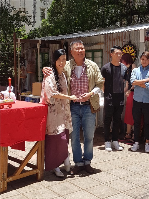 万梓良、吴家丽、张继聪、白只等电影《》今晚打丧尸》举行开镜拜神仪式