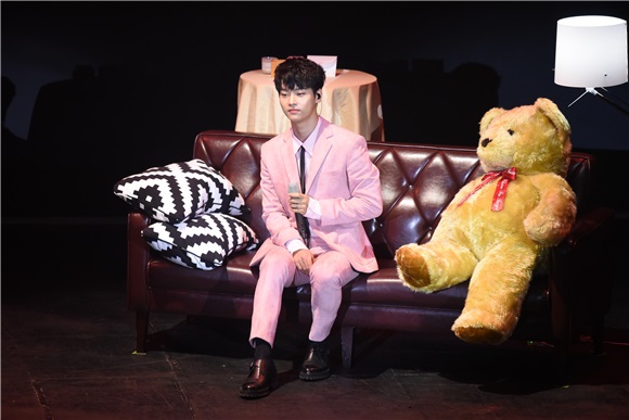 韩团VIXX队长N举办粉丝见面会