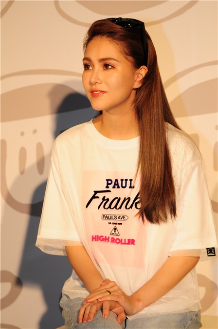 昆凌助阵Paul Frank新品发布会 「天王嫂」穿上白Tee+牛仔裤青春如少女