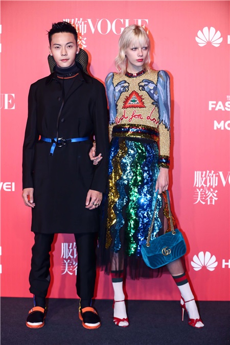 陈伟霆受邀出席《Vogue》庆祝派对 即兴表演引爆全场高潮