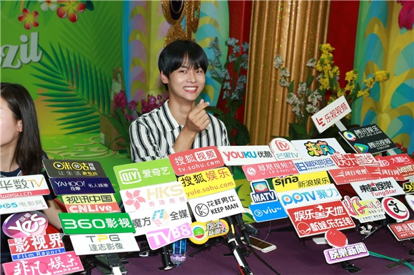 韩国男团VIXX队长N出席《森巴运动嘉年华》揭幕礼xN签唱会
