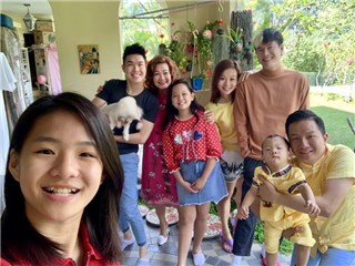 张与辰过年与家人团圆吃饭聚会