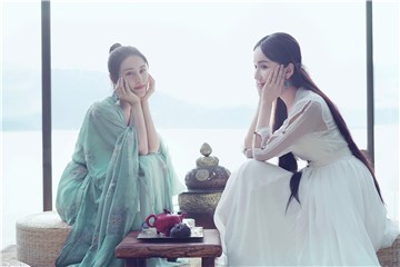 娄艺潇韩丹桐古风造型旅拍曝光，cp感十足的神仙闺蜜情