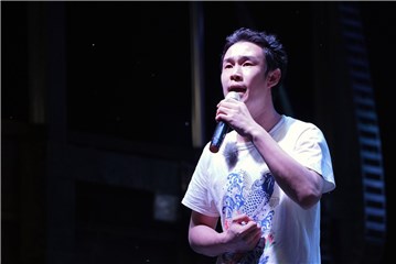 《但愿人长久》昨日播出：小沈阳重回铁岭再见故人 私下里温暖感性又细心内敛