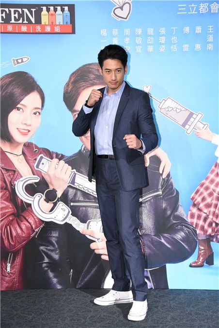 蔡黄汝、杨一展、周孝安等出席戏剧《我的爱情不平凡》特映会