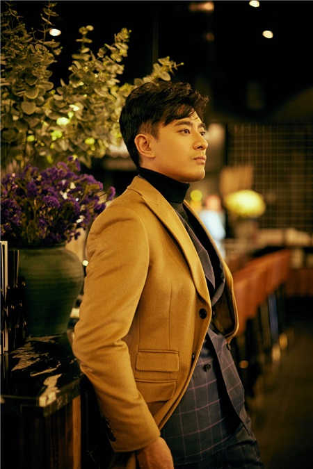 陈龙暖冬写真曝光 时尚小叔变暖眸佛系演员