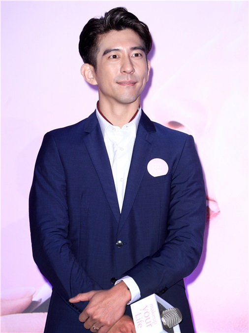 〈Yes 台北现场〉修杰楷透露与贾静雯很注重养生 笑称咘咘爱模仿妈妈护肤
