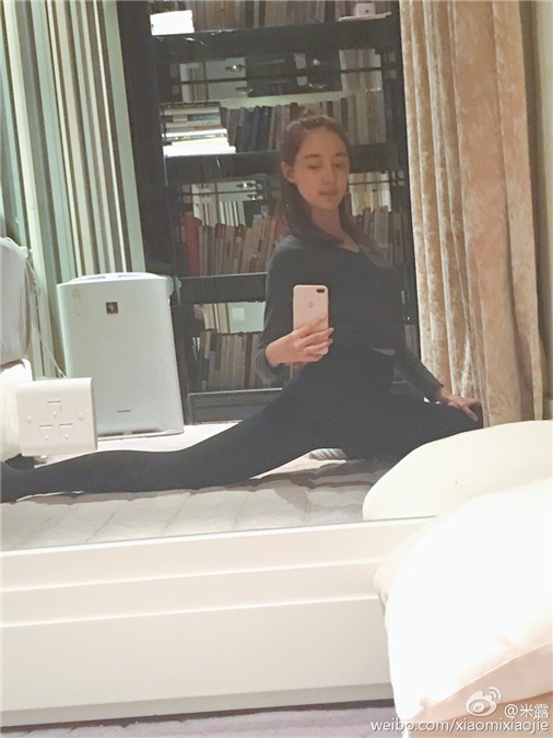 米露秀两米大长腿 撩粉要和妹子生猴子