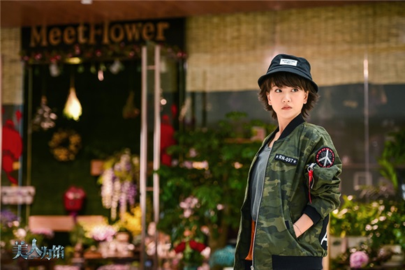 杨蓉《美人为馅》玩悬疑 黑裙登场演绎性感警花