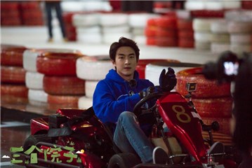 赛车少年林更新