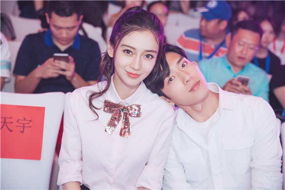 Angelababy少女力Max 与井柏然现场互撩