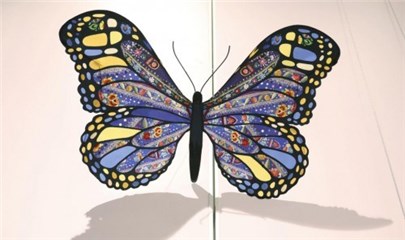 京绣传承人田鹏×吴昕合作非遗作品:《幻彩风蝶》
