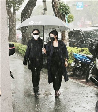 辛龙见小S想到刘真 邀霓霓来家里女儿陪玩